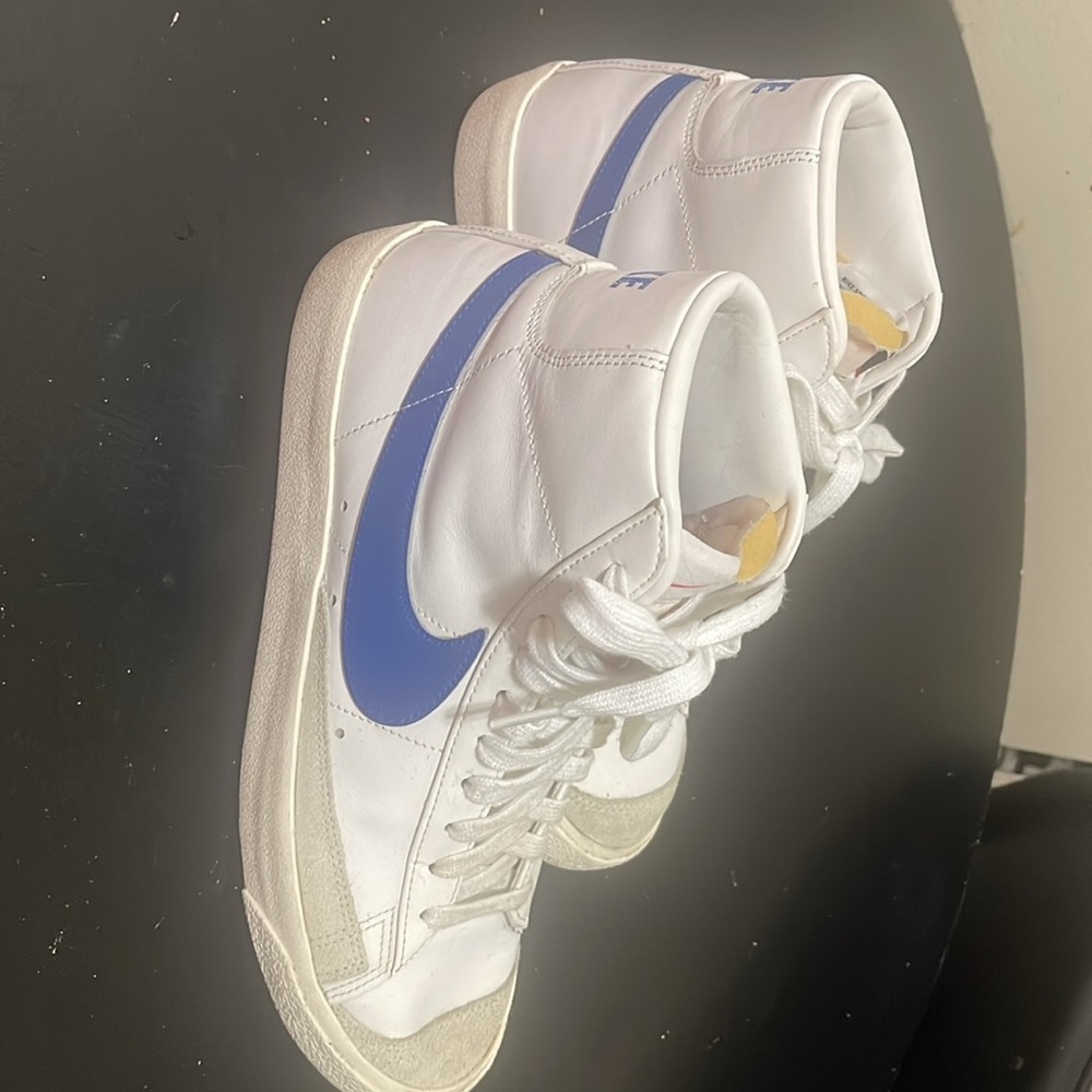 Selling Nike men shoes , great condition .